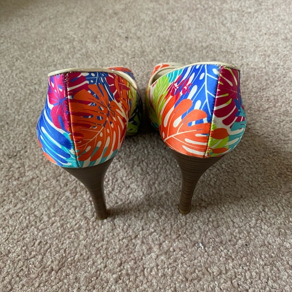 Heels - Picture 3 of 7